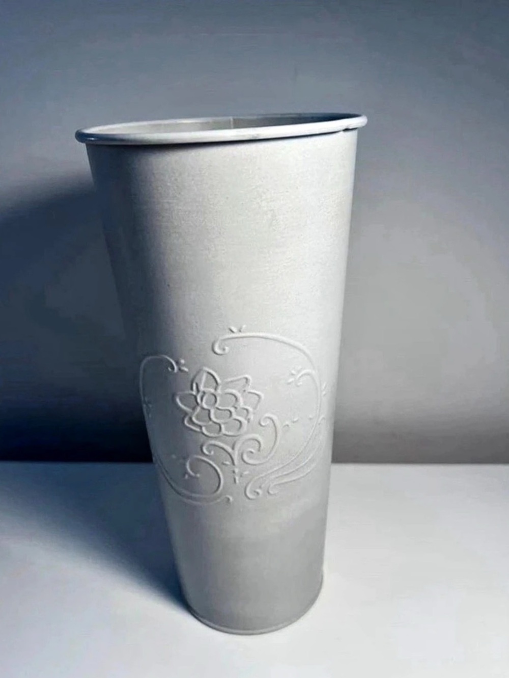 Vintage Style Bouqs Co. White Embossed Floral Metal Venice Beach Cayambre metal